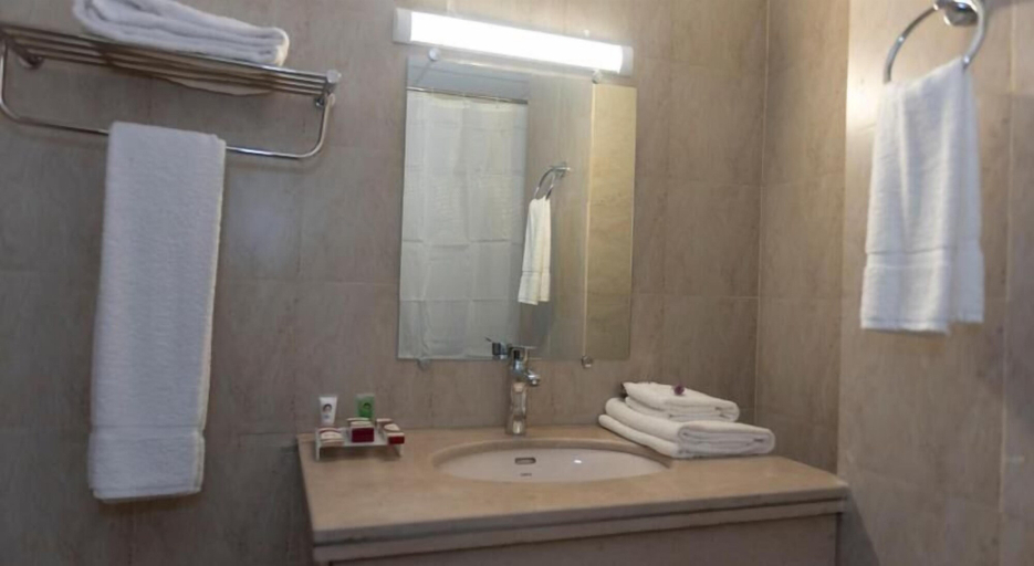 Bathroom, Hotel One Naran, Hazara