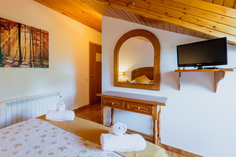 Bedroom 2, Pey Resort, Lleida