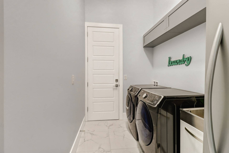 Others 4, 3915 Gulfstream Pkwy, Lee