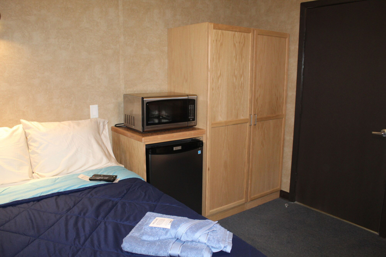 Bedroom 2, Target Hospitality - Carlsbad Lodge, Eddy