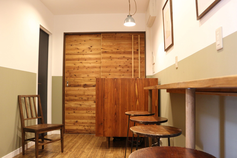Others 3, Hostel Yo, Sakai