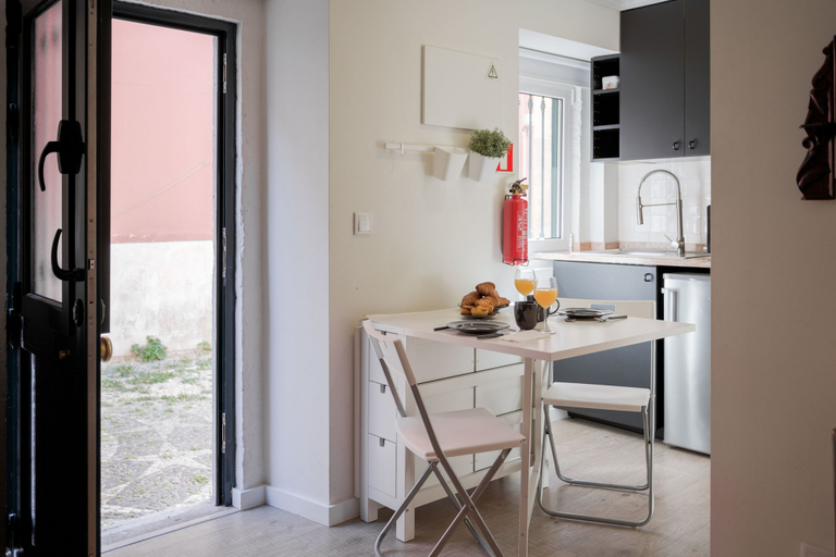 Others 5, Typical and Brand New T.M. Flat, Lisbon