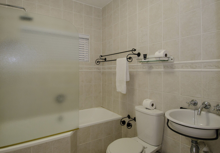 Bathroom, B5 Surfside, eThekwini