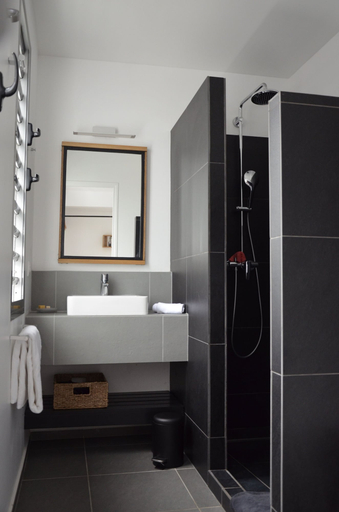 Bathroom 3, Villas Coco Cannelle, Deshaies