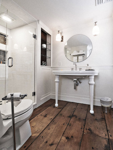 Bathroom 3, James Pharmacy Bed & Breakfast, Middlesex