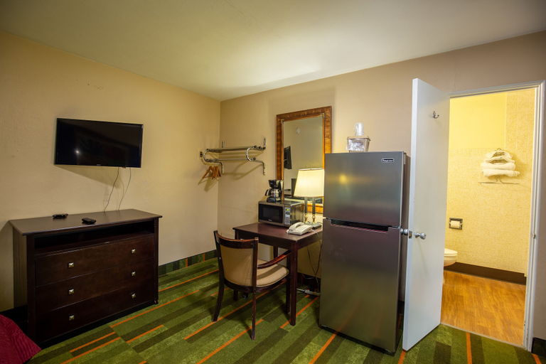 Others 4, Budget Host Inn, Iroquois