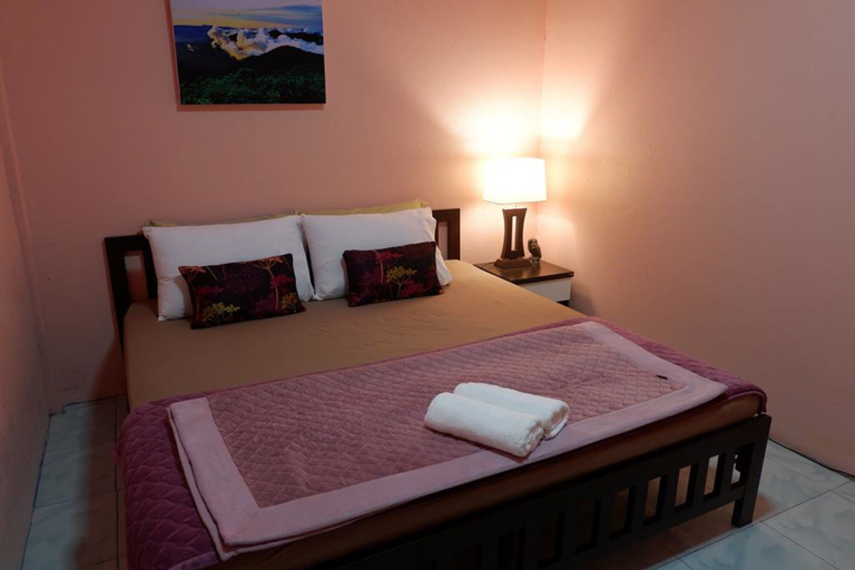 Bedroom 3, Baan Yaychoey Kiriwong, Lan Saka