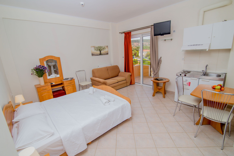 Bedroom 3, Rooms Nancy, Peloponnese