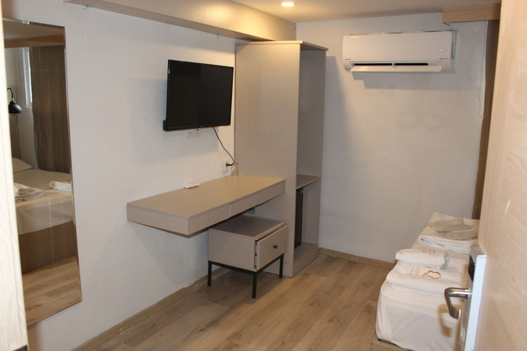 Bedroom 5, The Lola Hotel, Fatih