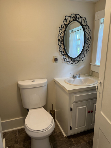 Bathroom 3, Independence Inn, Strafford