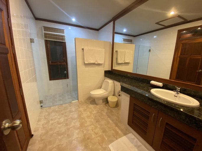 Bathroom 4, 4 Bedroom Villa TG48 on beachfront resort SDV288-By Samui Dream Villas, Ko Samui