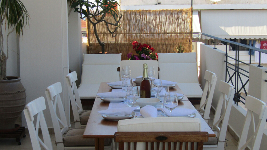 Food & Drinks 4, ChaniaStay Central Apartments, Crete