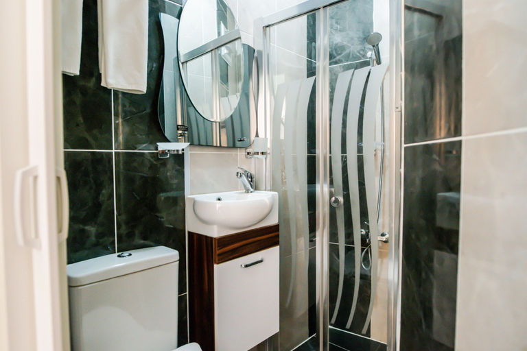 Bathroom 3, Camelot Apartment, Fatih