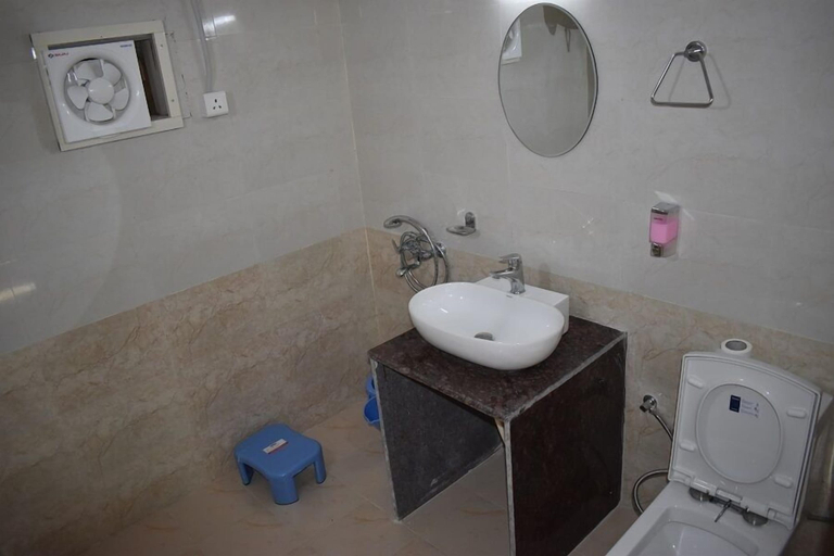 Bathroom 3, Camp Cedar, Kangra