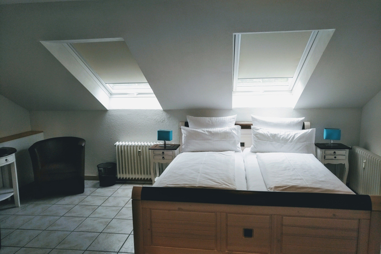 Bedroom 2, Hotel Bergmattenhof, Emmendingen