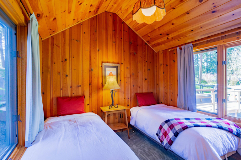 Bedroom 3, Lake Creek Lodge, Jefferson