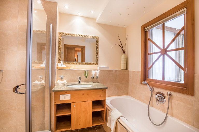 Bathroom 5, Hotel DreiSonnen, Landeck