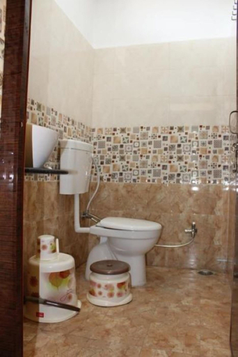 Bathroom, Shri Shiva Palace, Raipur