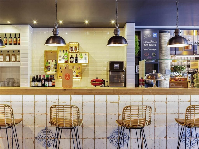 Food & Drinks