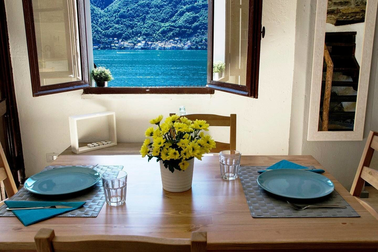 In-room dining 2, JOIVY Grandpa Rock House, Como