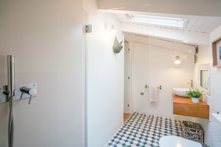 Bathroom 5, Rose Duplex Apartment 5D, Lisbon