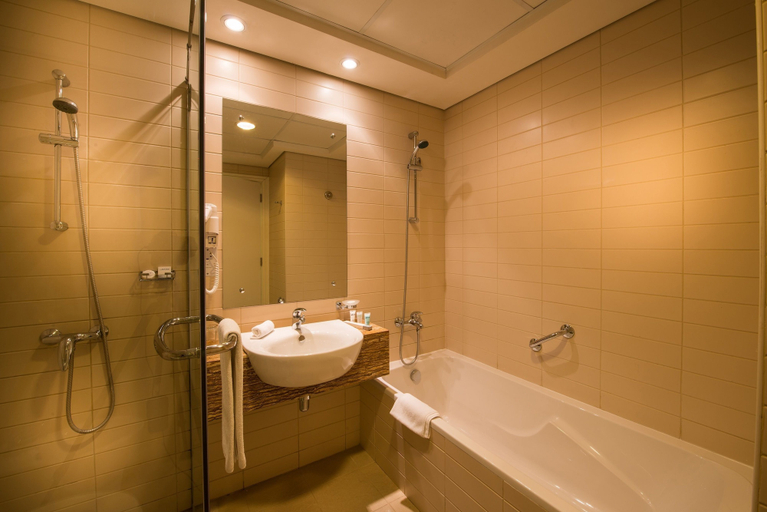 Bathroom 4, Oaks Liwa Heights Suites, Dubai