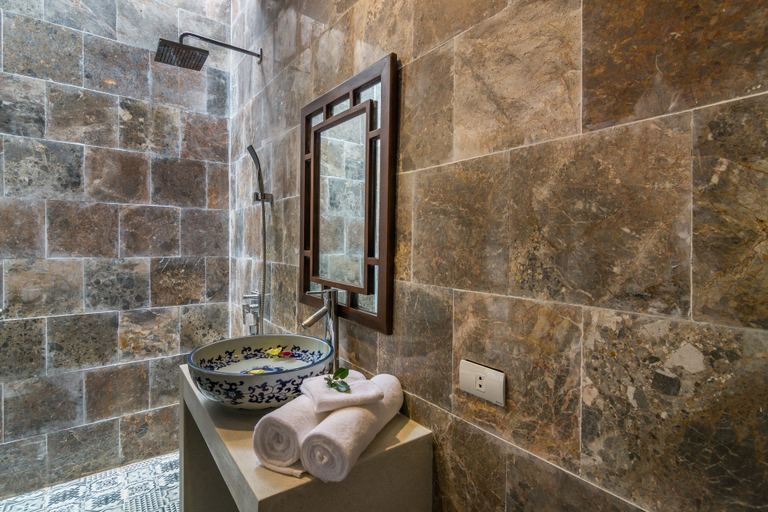 Bathroom 4, An Bang Gate Away, Da Nang