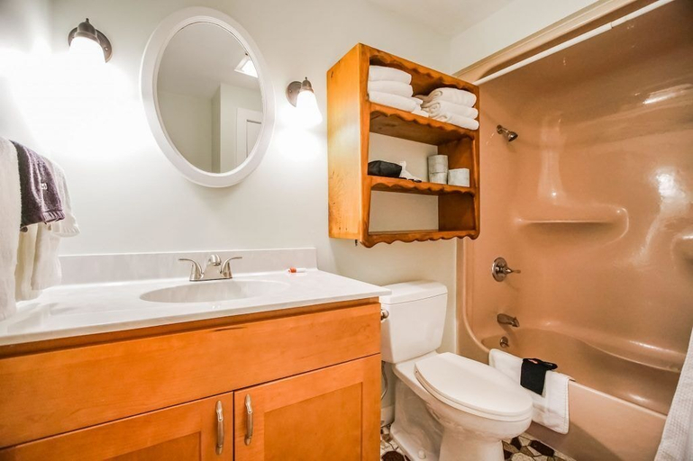 Bathroom 3, Neptune House, Washington