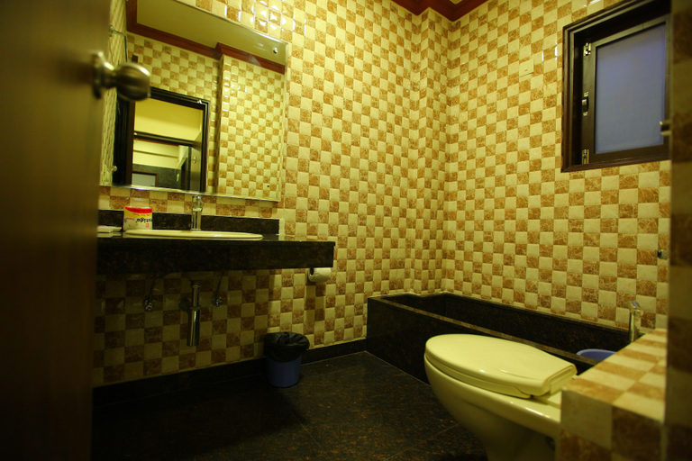 Bathroom 4, Hotel Anandam, Gurgaon