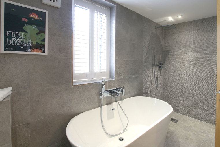 Bathroom 4, Swansea Valley Holiday Cottages, Neath Port Talbot