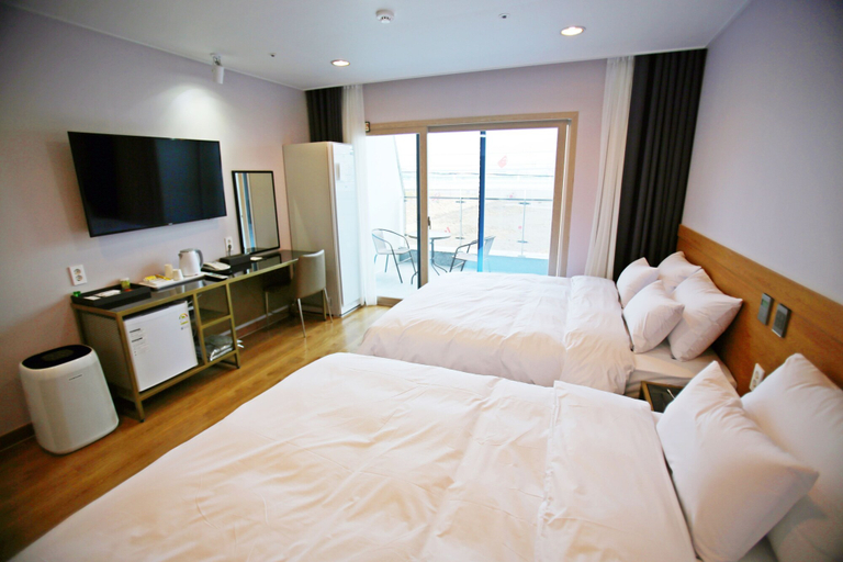 Bedroom 2, Haemaru Hotel, Gwangyang