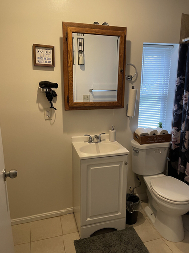 Bathroom 4, Downtown Loft - Close to Topgolf, Horseshoe Casino, UM Baltimore, Baltimore