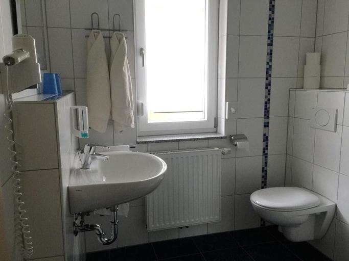 Bathroom 5, Gästehaus Durst, Ortenaukreis