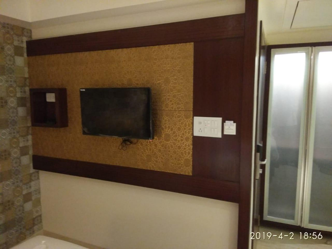 Others 3, The Crown Business Hotel, Thane