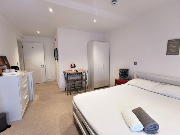 Bedroom 4, Spacious Double Room with en-suite - 2c, London