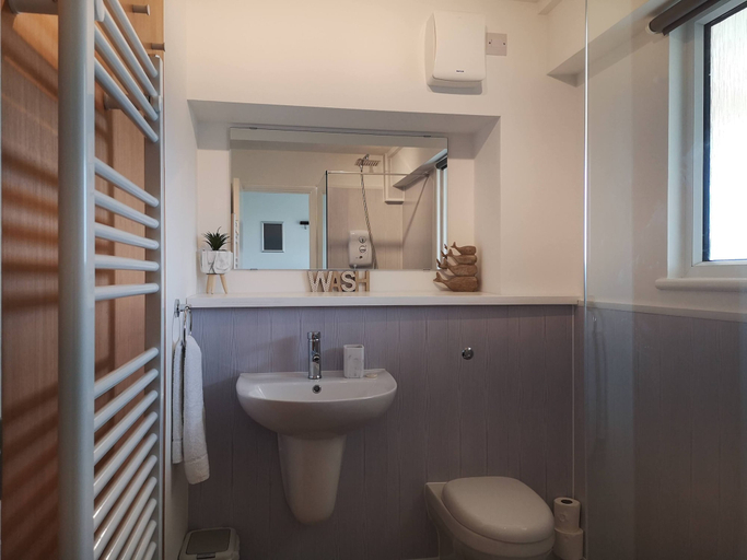 Bathroom 3, Eastcliff Escape Folkestone, Kent
