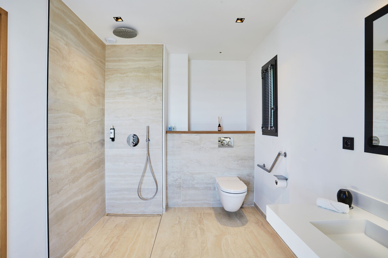 Bathroom 4, Eden Hotel, Var