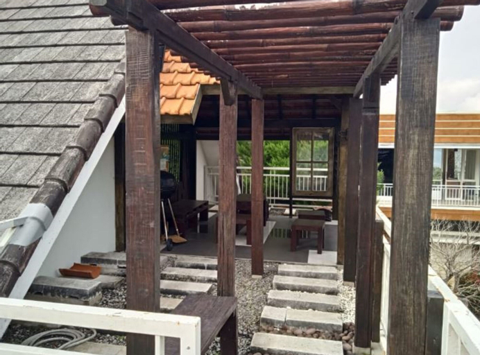 Exterior & Views 4, Dewina Villas, Malang