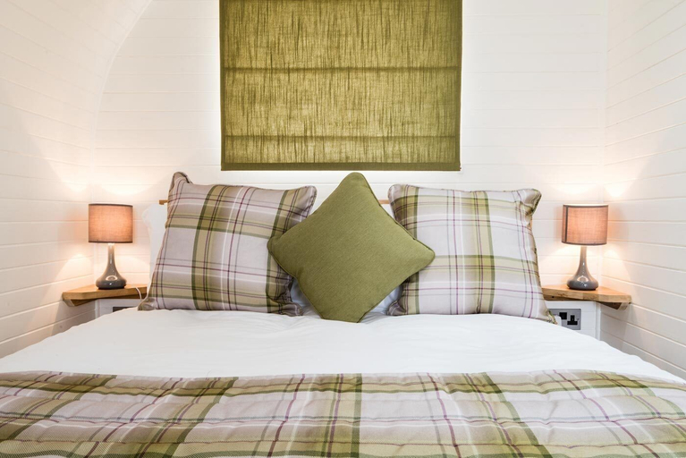 Bedroom 2, Weedingshall Lodges, Falkirk