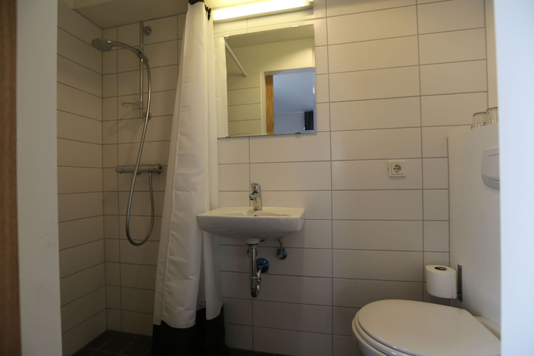 Bathroom 4, 100 Iceland Hotel, Reykjavík