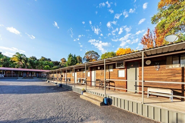Exterior & Views, Dartmouth Motor Inn, Towong - Pt B