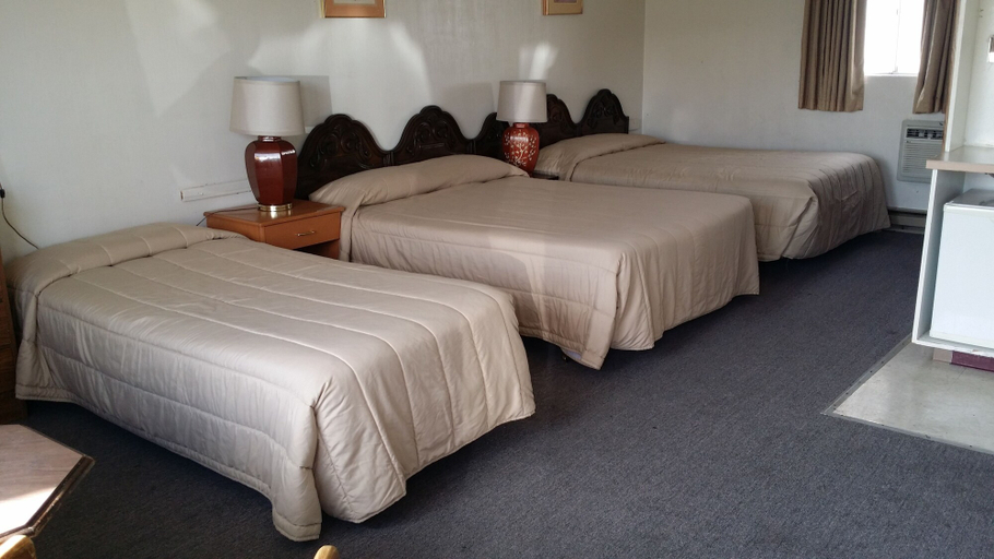 Bedroom 2, Tahitian Motor Inn, Franklin