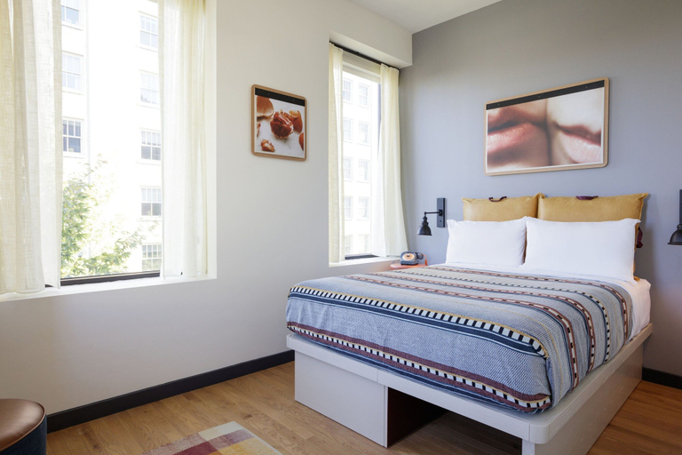 Bedroom 2, Moxy Richmond Downtown, Richmond