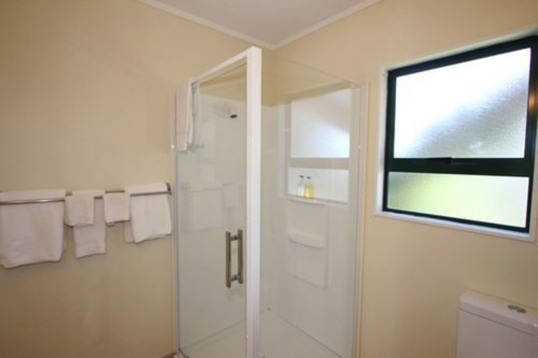 Bathroom 3, Blue Marlin Apartments, Thames-Coromandel