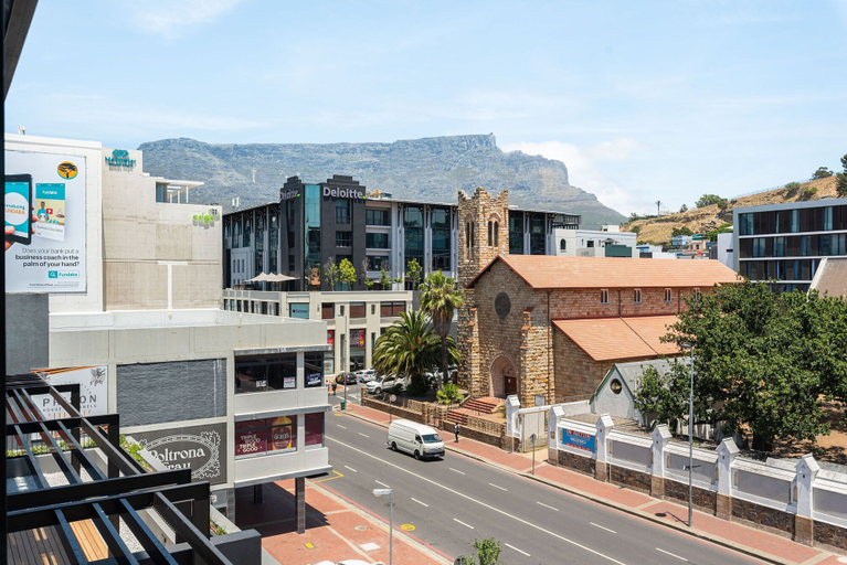 Others 5, The Signature 414, City of Cape Town