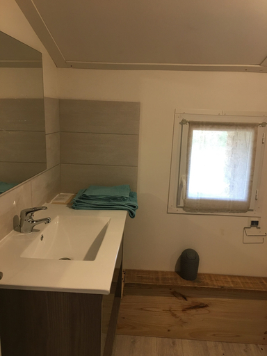 Bathroom 5, Chambres d'Hotes la Source, Vendée