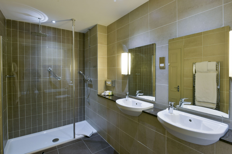 Bathroom 5, Crown and Mitre Hotel, Cumbria