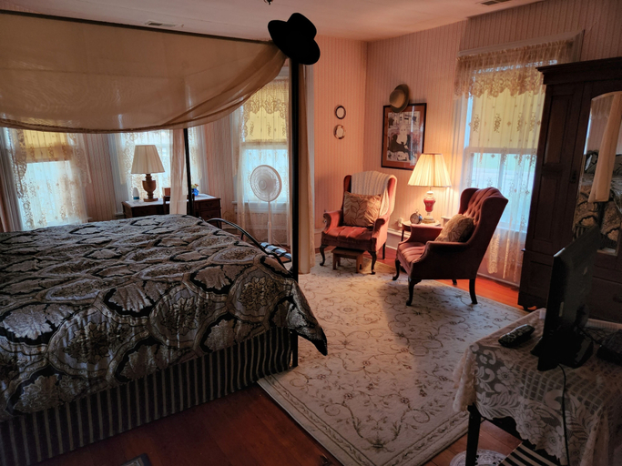 Bedroom 2, Hawthorne Inn, Morgan