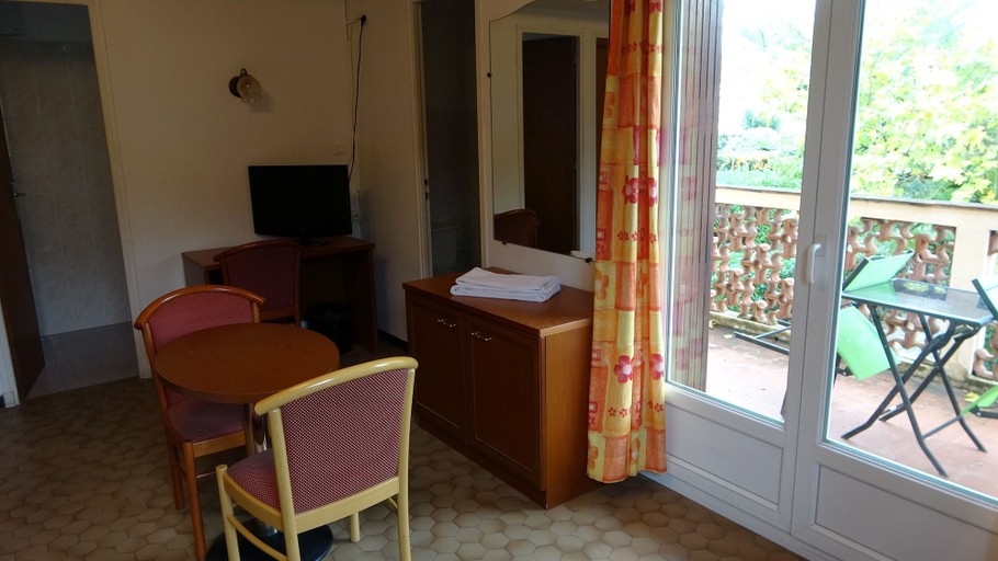 Others 4, Hôtel Charles, Var