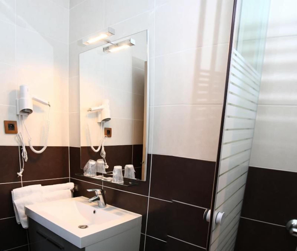 Bathroom 4, Hotel La Rotonde, Bouches-du-Rhône